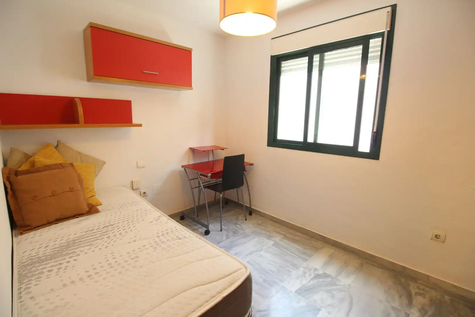 Schlafzimmer von Wohnung zur Miete in Málaga mit Klimaanlage, Heizung und Möbliert