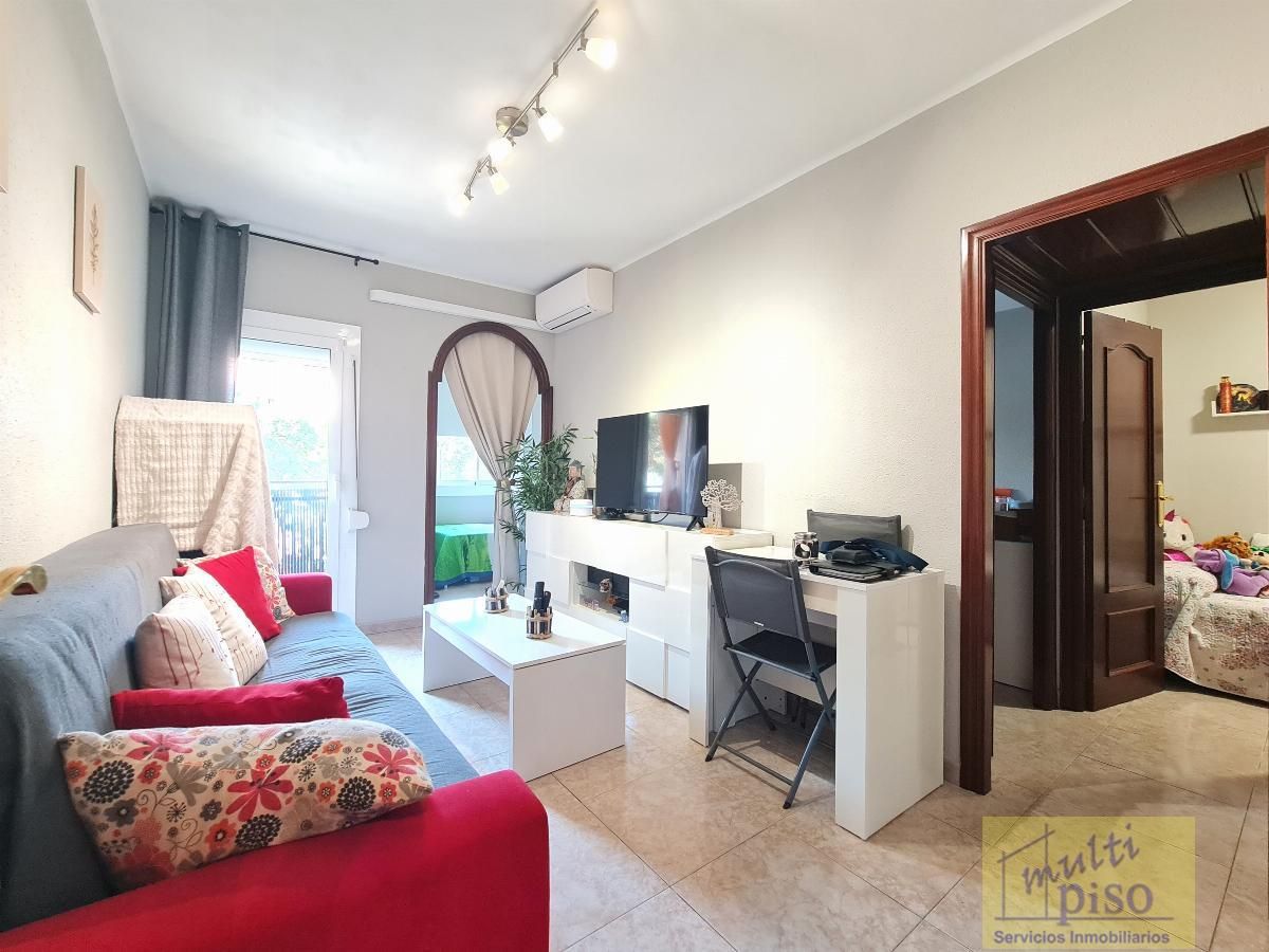 Sala d'estar de Apartament en venda en L'Hospitalet de Llobregat amb Aire condicionat, Terrassa i Traster