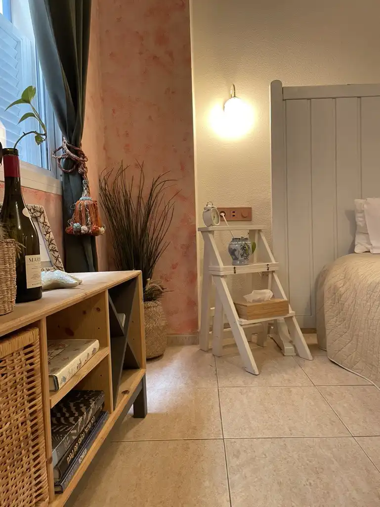 Study for rent in Santa Catalina