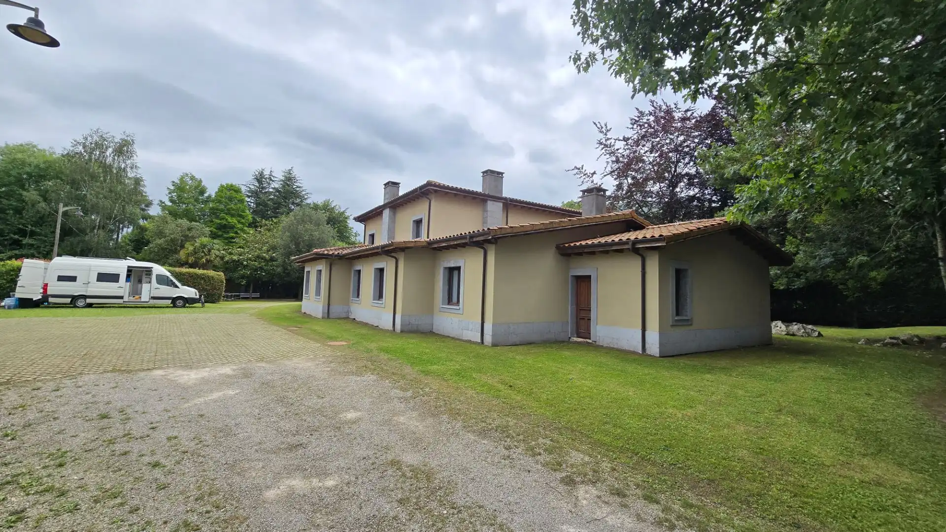 Vista exterior de Casa o xalet en venda en Llanes amb Calefacció, Jardí privat i Piscina
