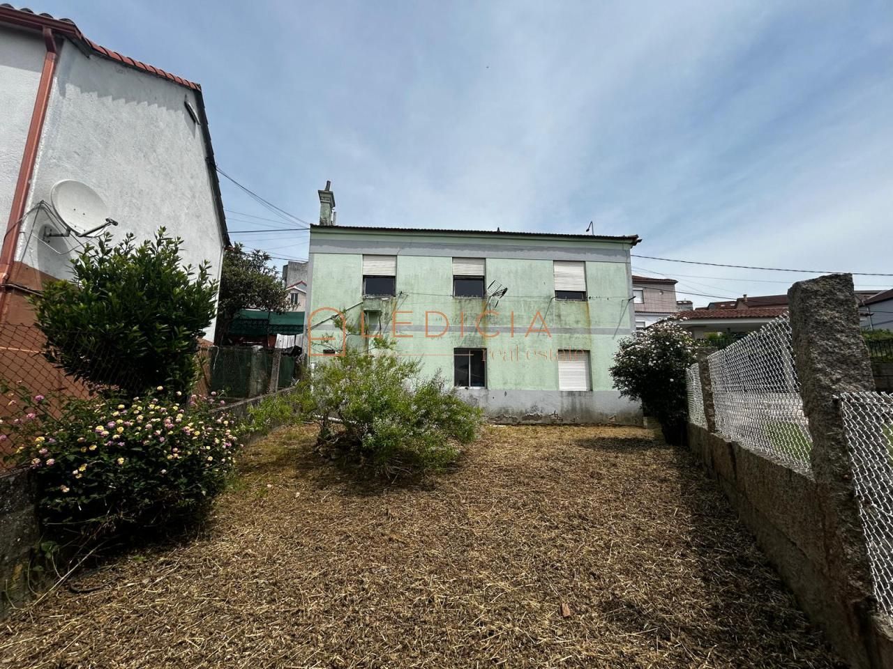 Vista exterior de Casa o xalet en venda en Vigo  amb Calefacció, Jardí privat i Traster