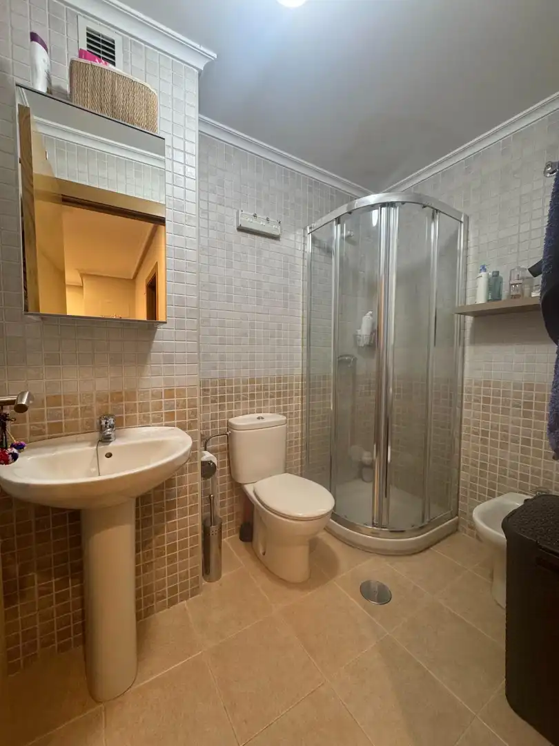Baño de Piso en venta en Oviedo  con Calefacción