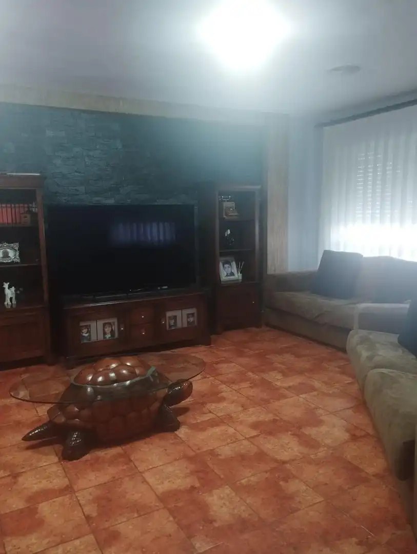 Sala d'estar de Casa adosada en venda en Casco Urbano