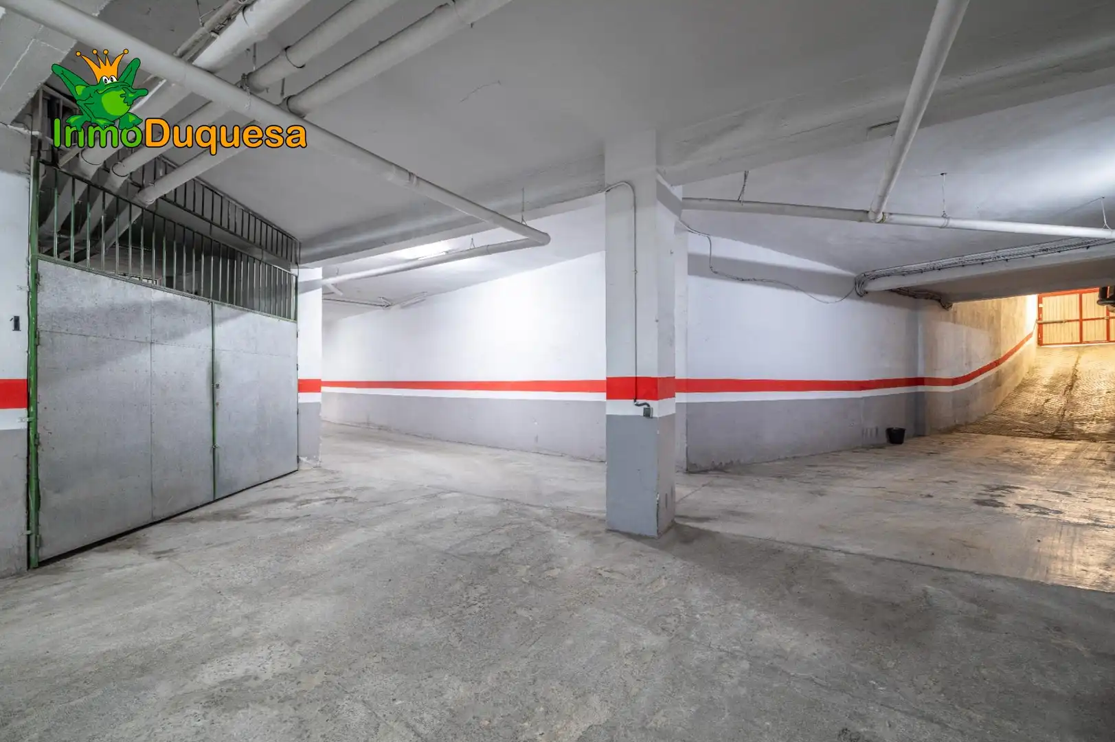 Parking of Flat for sale in Granada  with Air Conditioner and Heating
