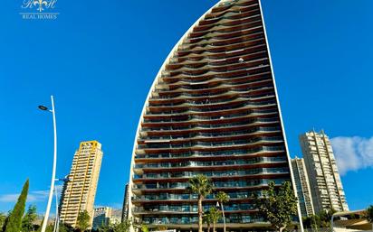 Vista exterior de Pis en venda en Benidorm amb Aire condicionat, Terrassa i Piscina