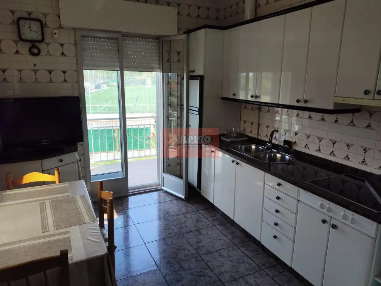 Cuina de Casa o xalet en venda en Ourense Capital  amb Calefacció, Jardí privat i Traster