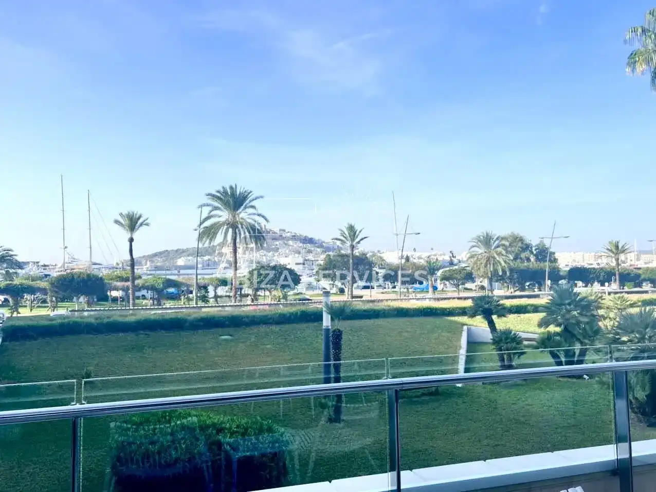 Vista exterior de Pis en venda en Eivissa amb Aire condicionat, Jardí privat i Piscina