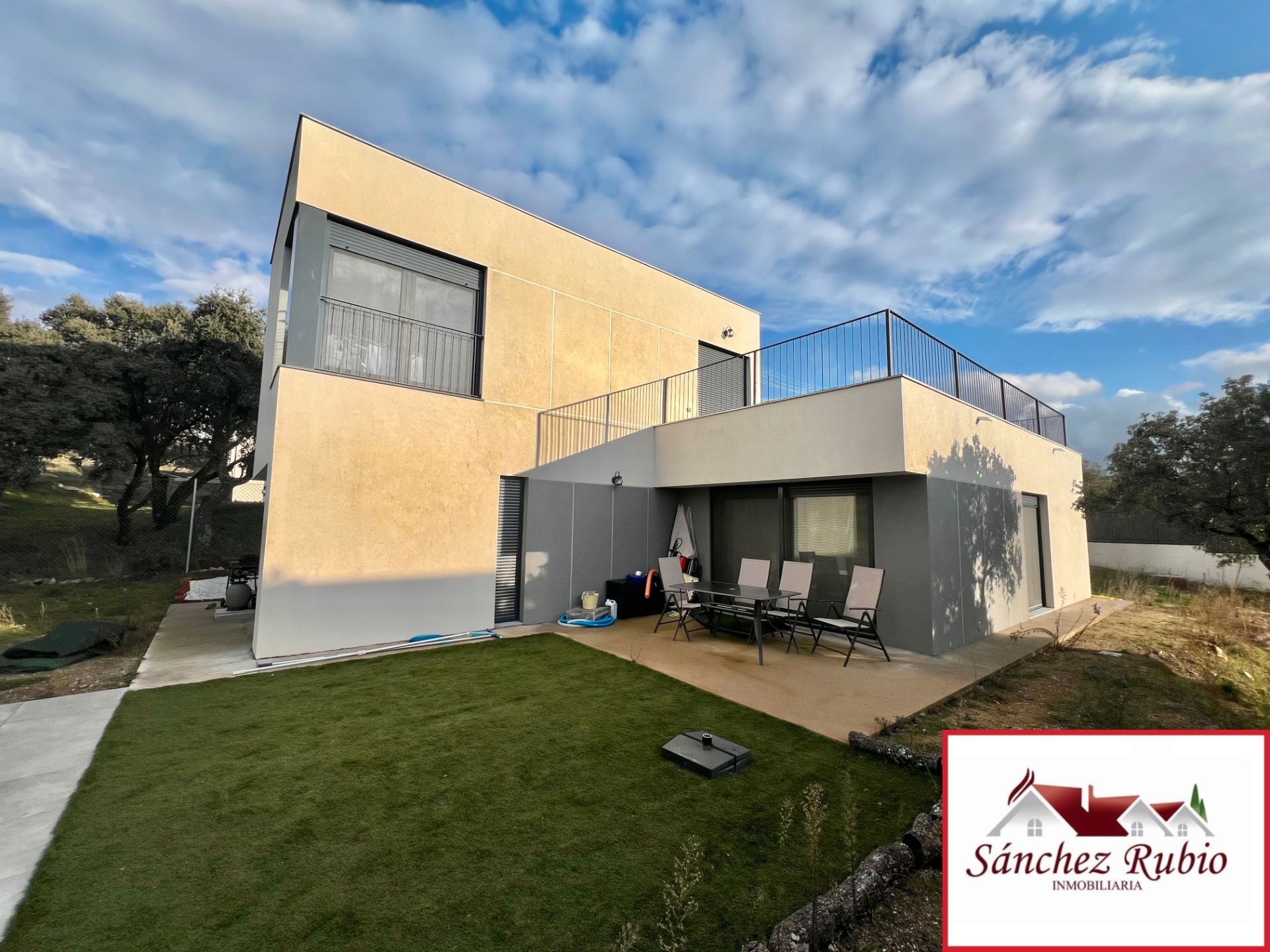 Exterior view of House or chalet for sale in El Espinar  with Air Conditioner, Heating and Private garden
