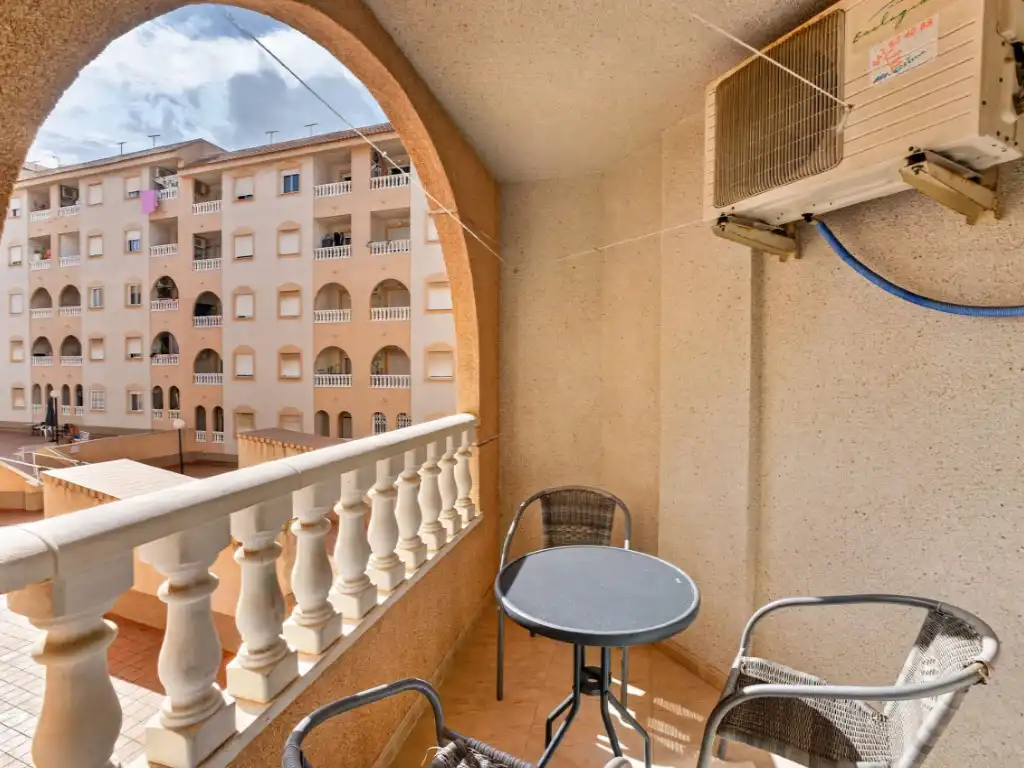Terrassa de Apartament en venda en Torrevieja amb Piscina comunitària