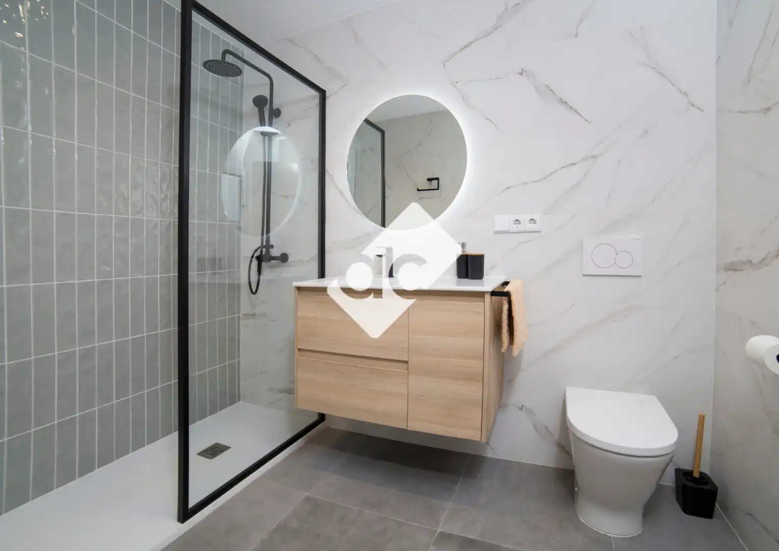 Bathroom of Flat for rent in Valencia  with Air Conditioner, Heating and Terrace