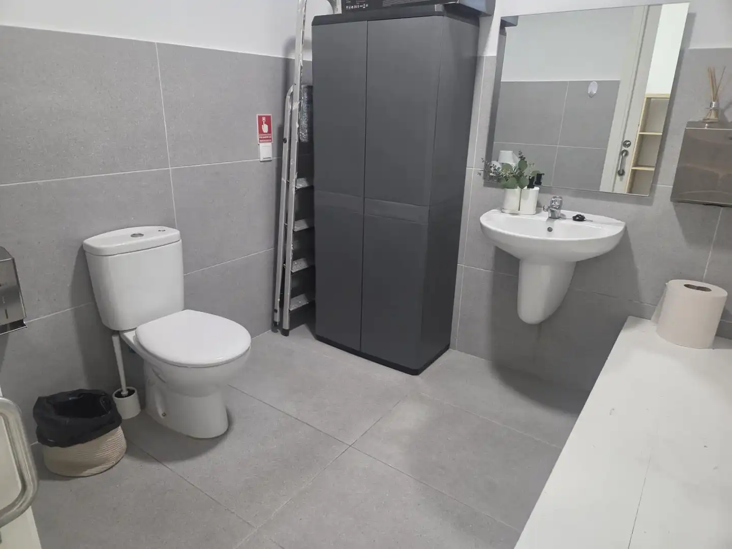 Baño de Local en venta en Cádiz