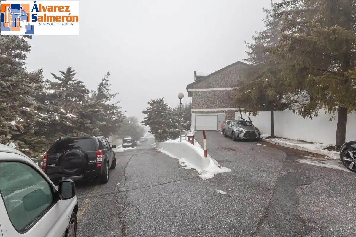 Aparcament de Casa o xalet en venda en Sierra Nevada amb Calefacció