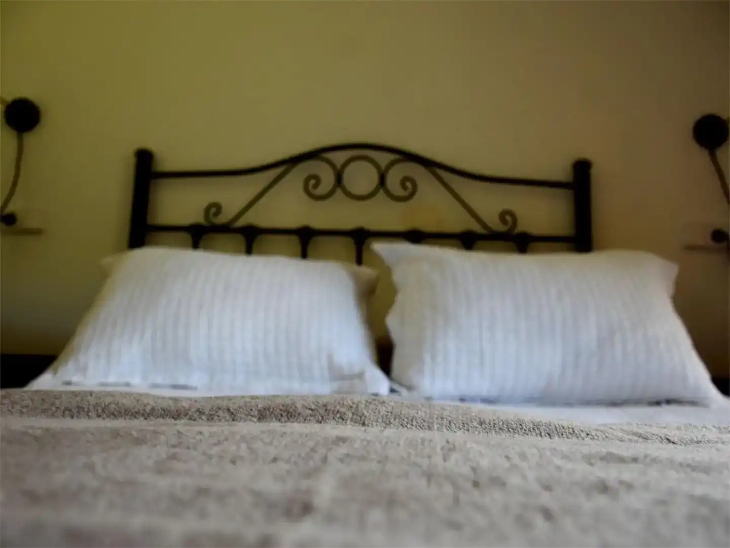 Schlafzimmer von Wohnung zur Miete in Muxía mit Privatgarten, Parkett und Möbliert