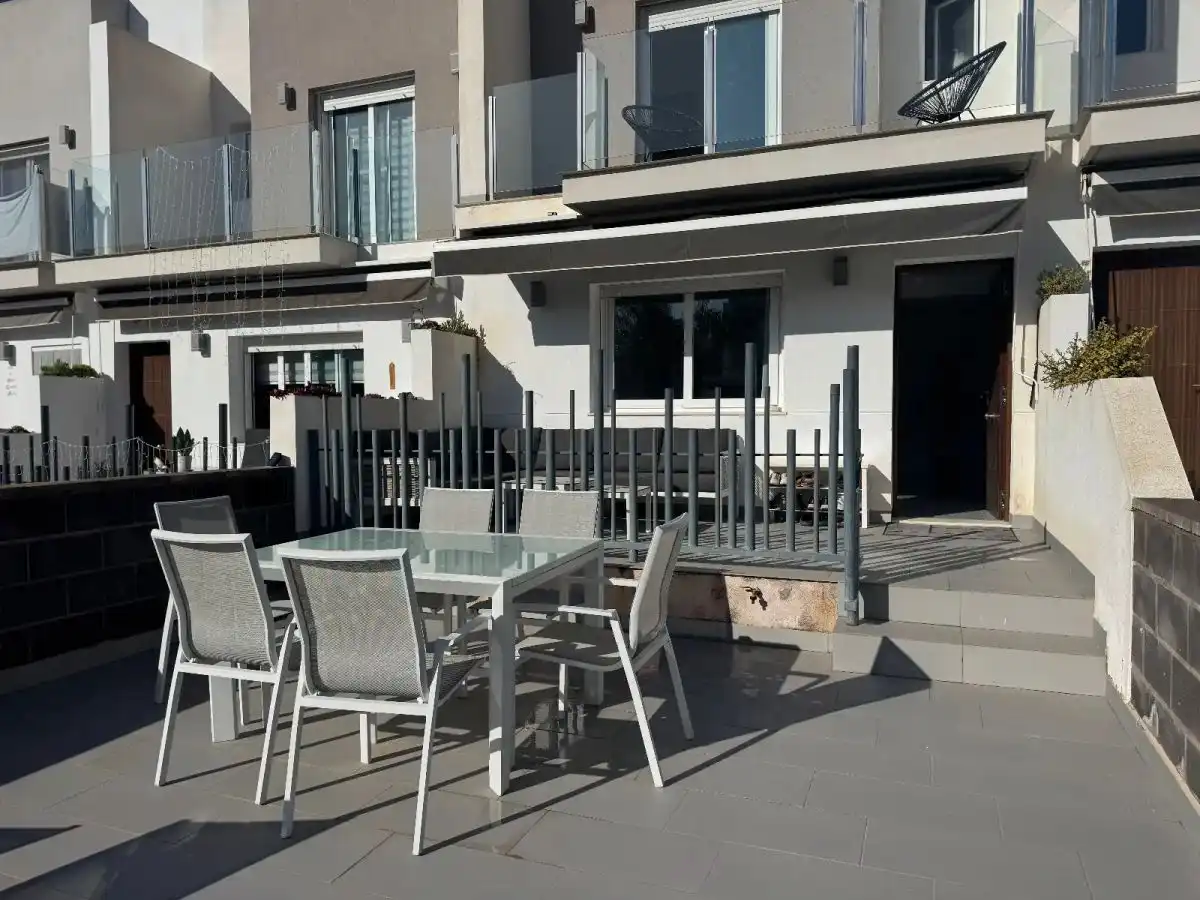 Terraza de Casa adosada en venta en Torrevieja con Aire acondicionado, Jardín privado y Amueblado