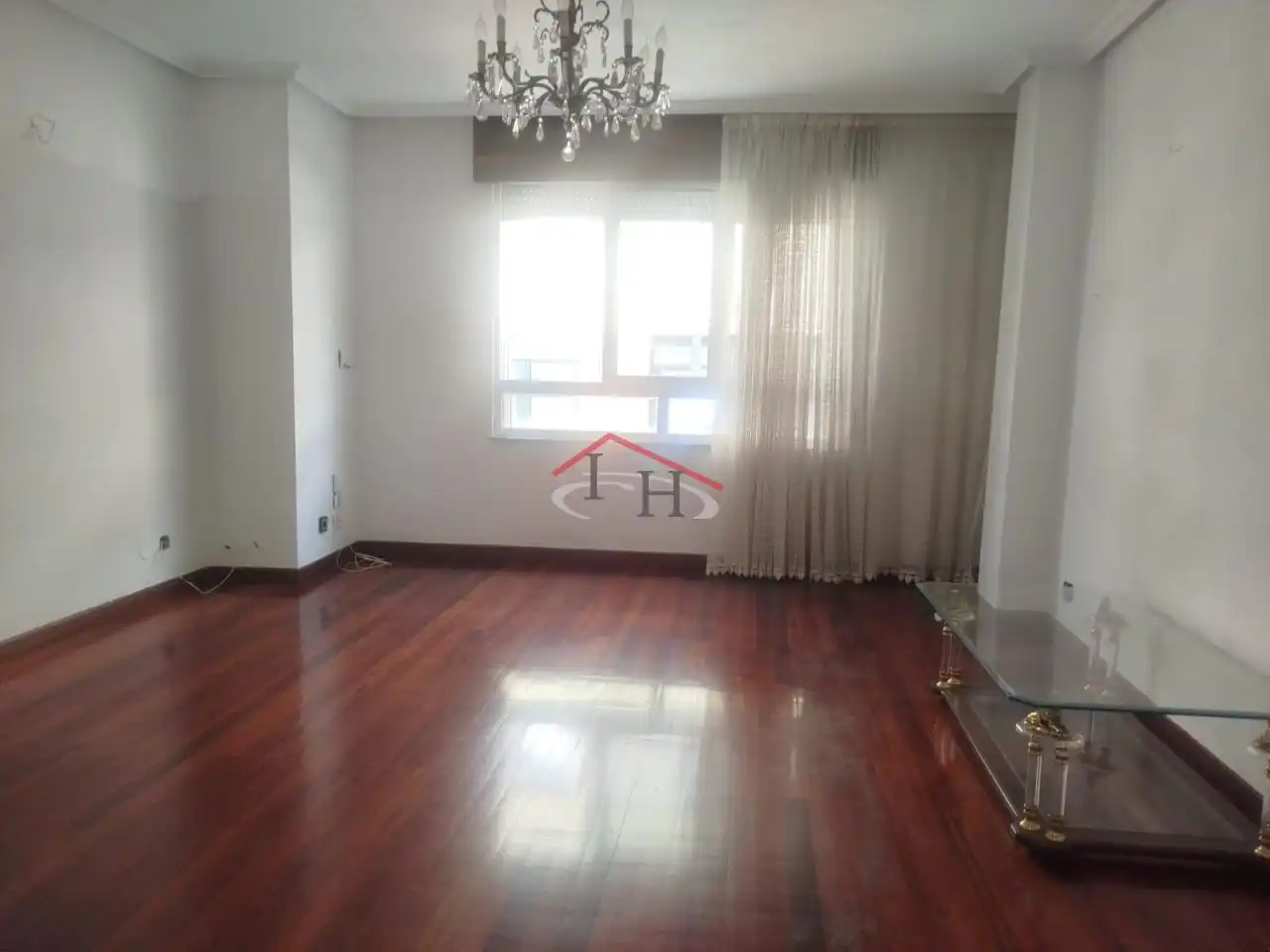 Sala de estar de Casa o chalet en venta en León Capital  con Calefacción, Terraza y Balcón