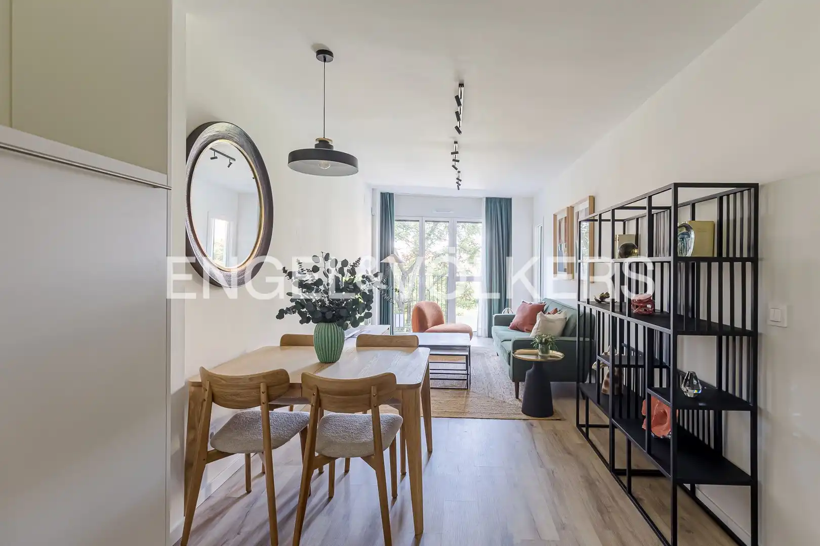 Vista exterior de Piso de alquiler en Madrid con Aire acondicionado, Calefacción y Jardín privado