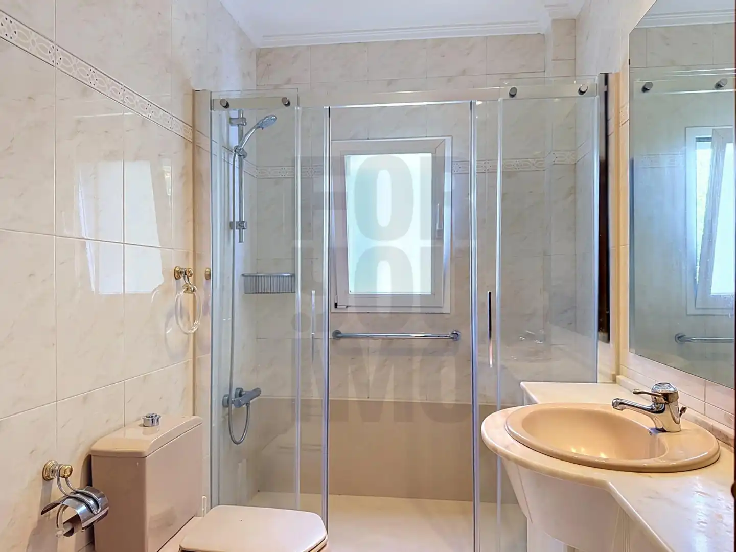 Baño de Piso en venta en Donostia - San Sebastián  con Calefacción, Jardín privado y Balcón
