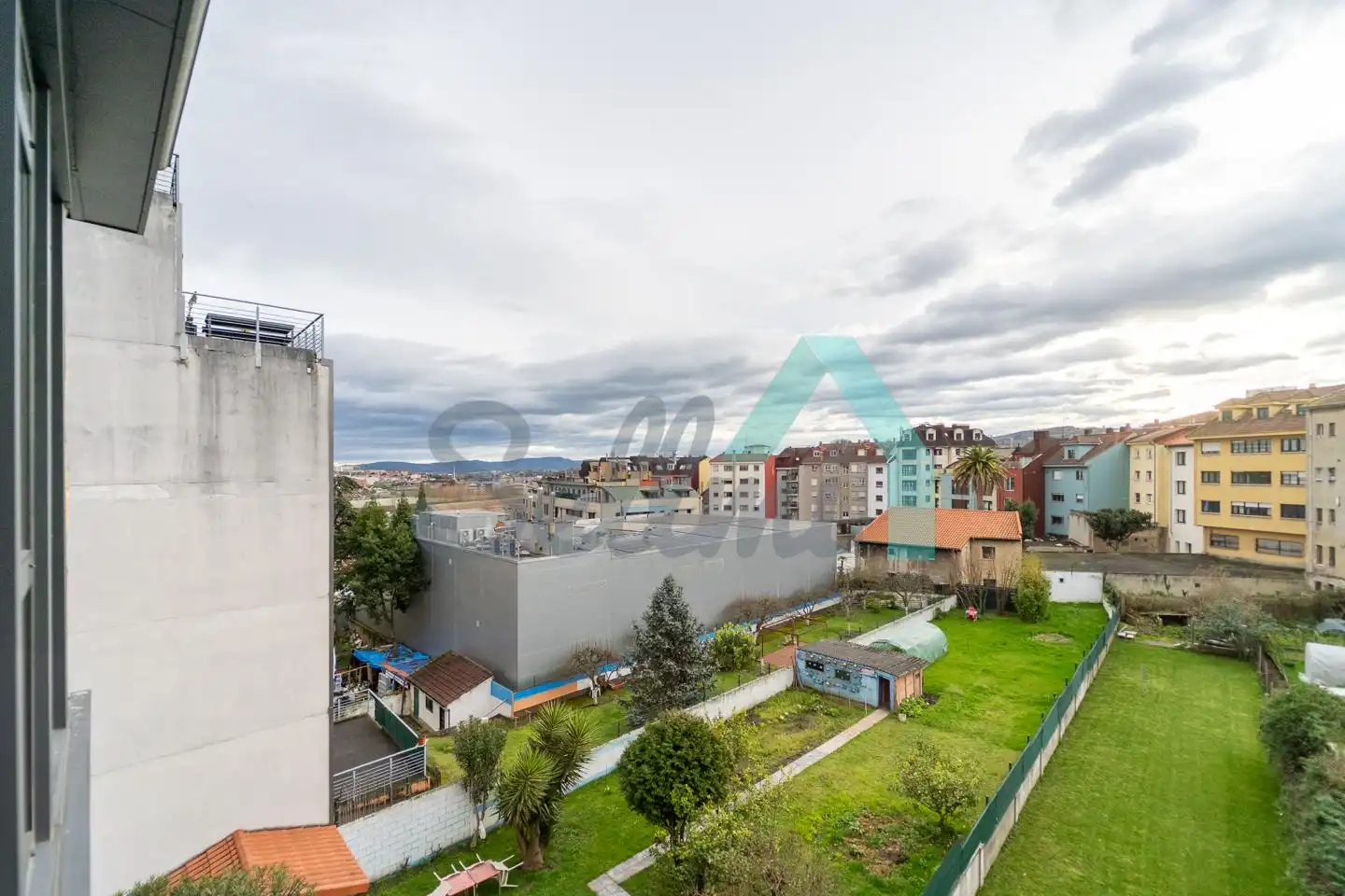 Außenansicht von Wohnung zur untervermieten in Oviedo  mit Klimaanlage, Heizung und Privatgarten