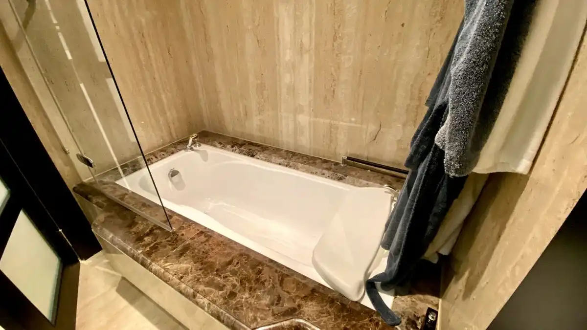 Baño de Ático en venta en Marbella con Aire acondicionado, Terraza y Sauna