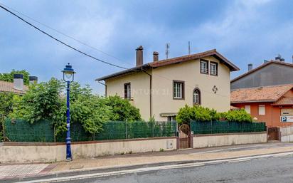 Vista exterior de Casa o xalet en venda en Errenteria amb Terrassa