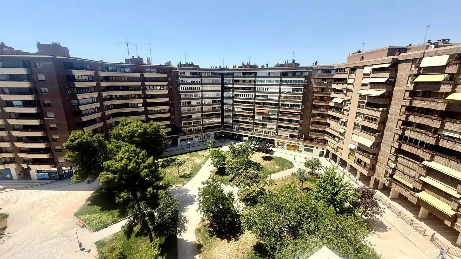 Exterior view of Flat for rent in Zaragoza  with Air Conditioner, Heating and Parquet flooring