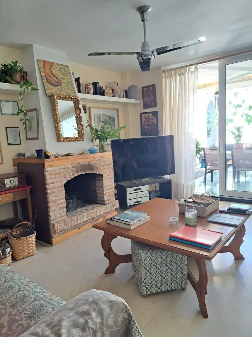 Sala d'estar de Casa adosada en venda en Tres Cantos amb Calefacció, Terrassa i Traster