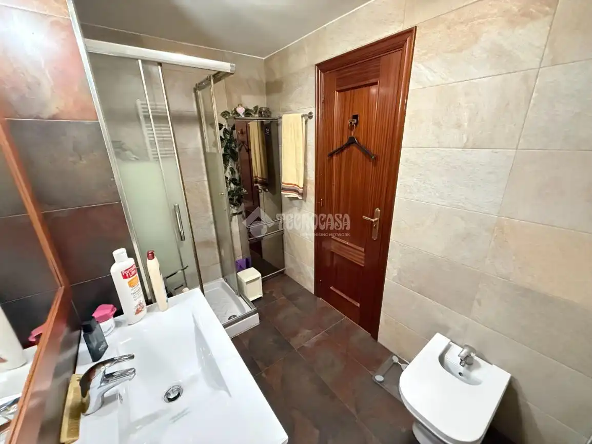 Badezimmer von Wohnung zum Verkauf in Guadalajara mit Heizung