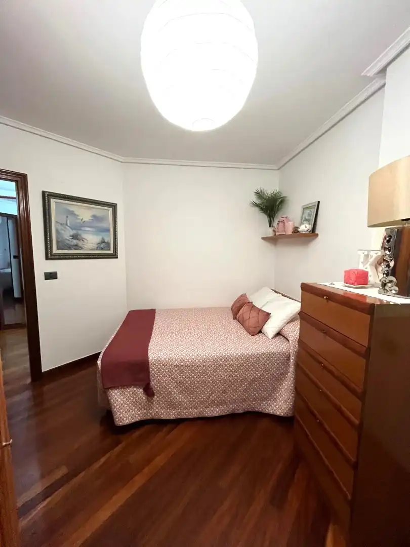 Habitación de Piso en venta en Castro-Urdiales con Calefacción, Terraza y Horno