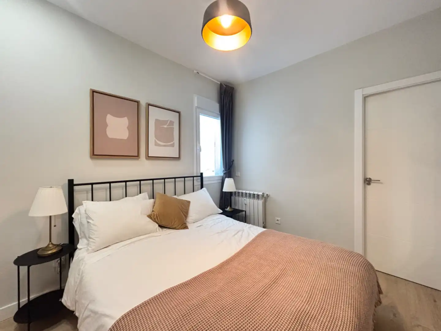Bedroom of Flat for rent in Madrid  with Air Conditioner, Heating and Furnished