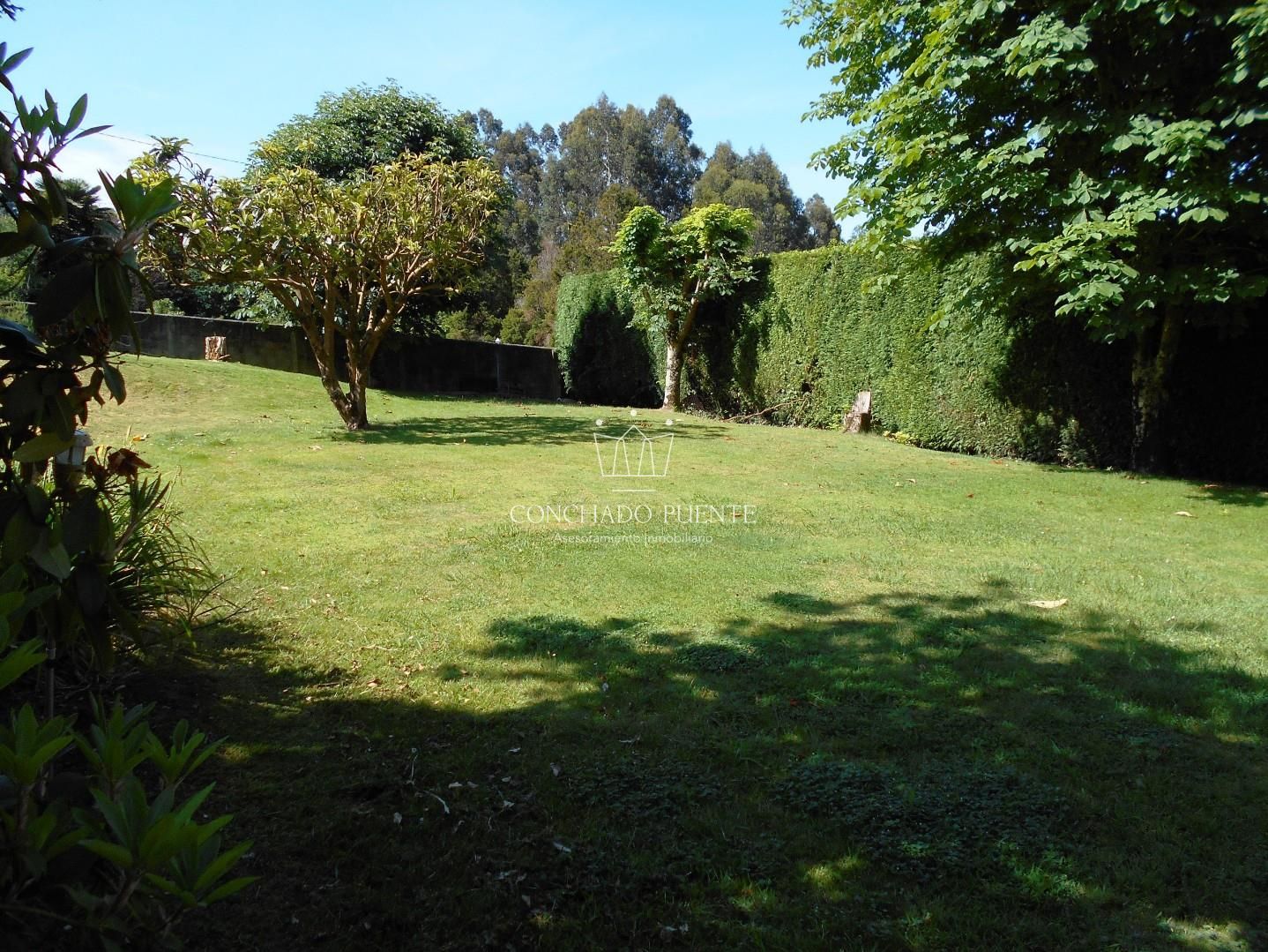 Casa o xalet en venda en Oleiros amb Jardí privat