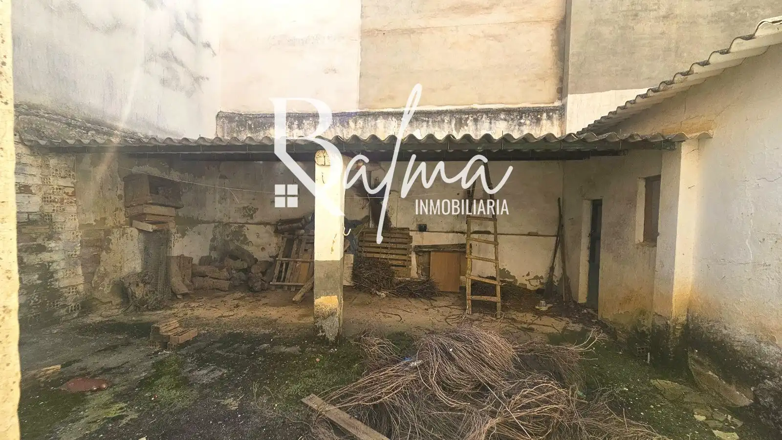Exterior view of Detached homes for sale in Villanueva del Trabuco  with Air Conditioner and Storage room