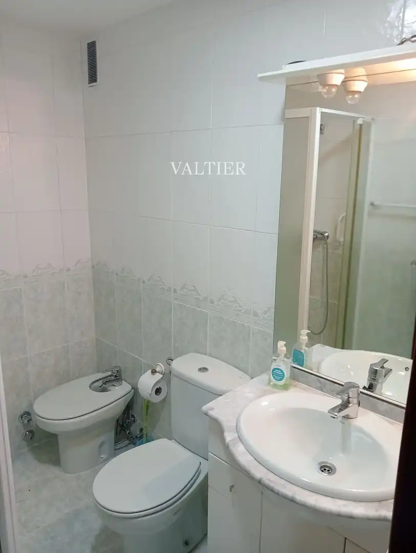 Baño de Piso de alquiler en Madrid con Aire acondicionado, Terraza y Amueblado