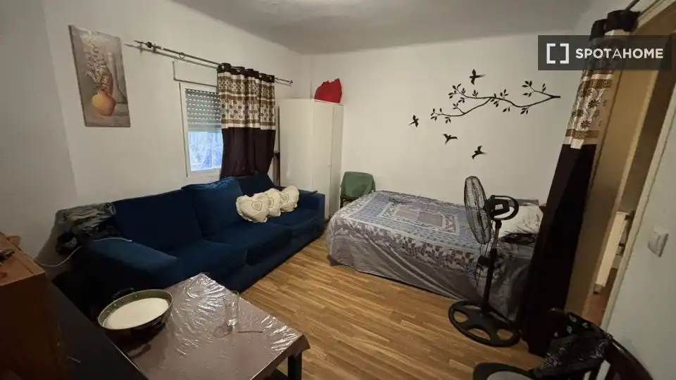 Flat for share in Esplugues de Llobregat  with Air Conditioner, Heating and Furnished