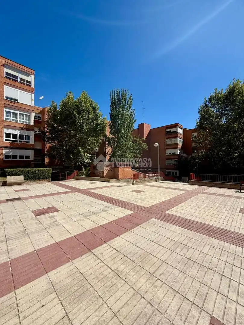 Exterior view of Flat for sale in Madrid  with Heating, Parquet flooring and Terrace