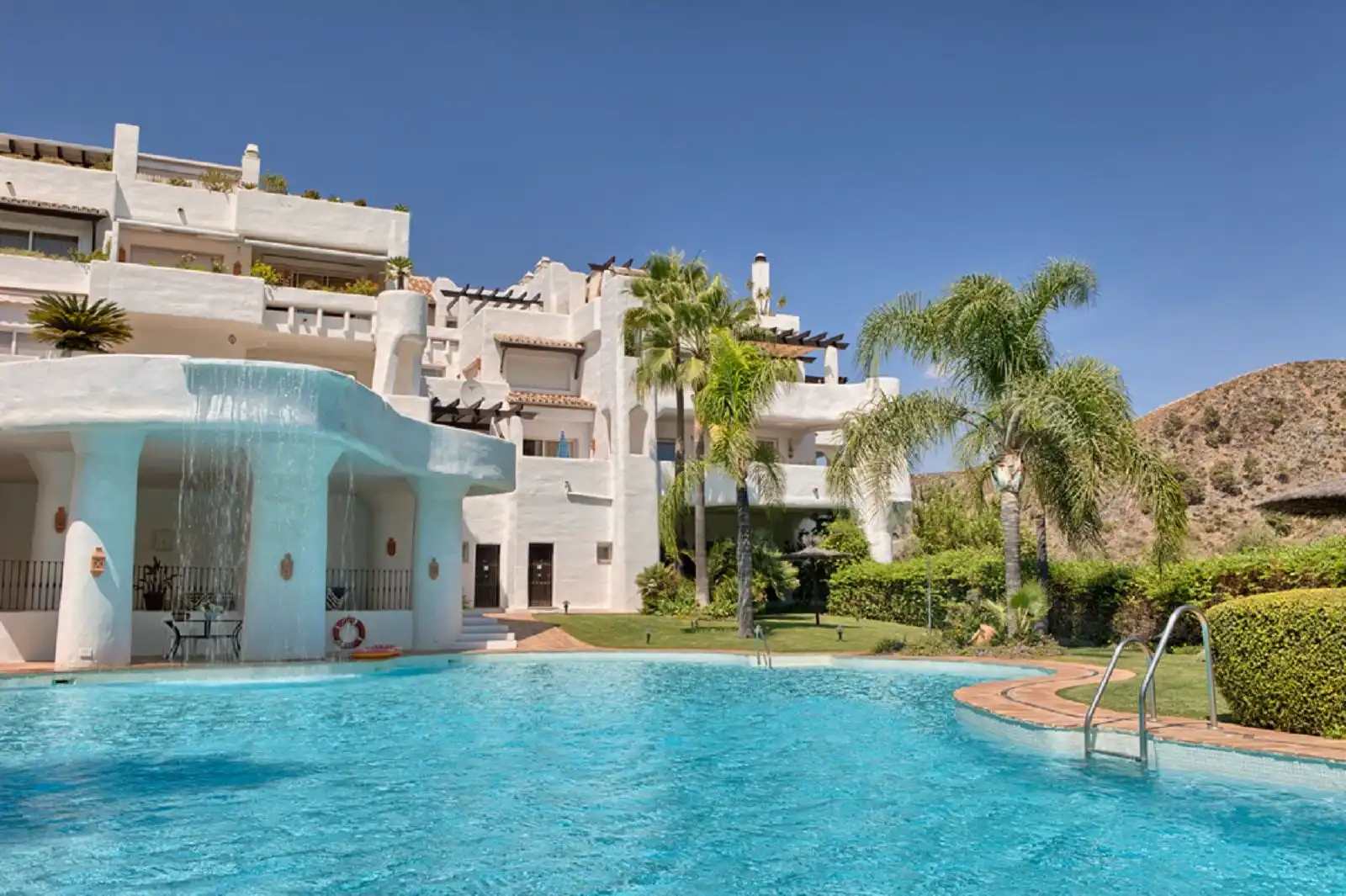 Apartament amb terrassa en venda a Benahavís pueblo