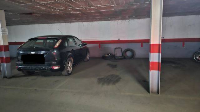 Garaje en Venta en Avenida Medina Azahara en Ciudad Jardín - Zoco