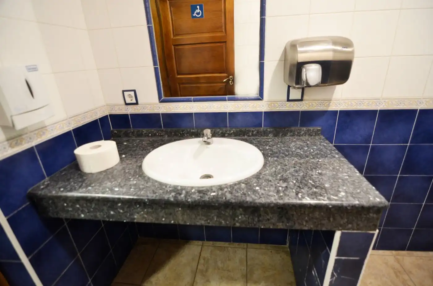 Bathroom of Commercial properties for sale in Aldeadávila de la Ribera