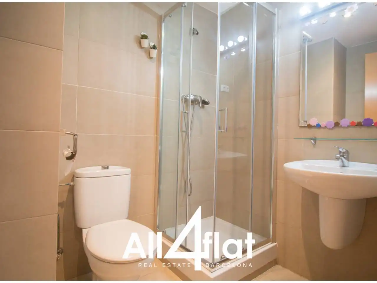 Bathroom of Flat for rent in Barcelona  with Parquet flooring, Terrace and Furnished