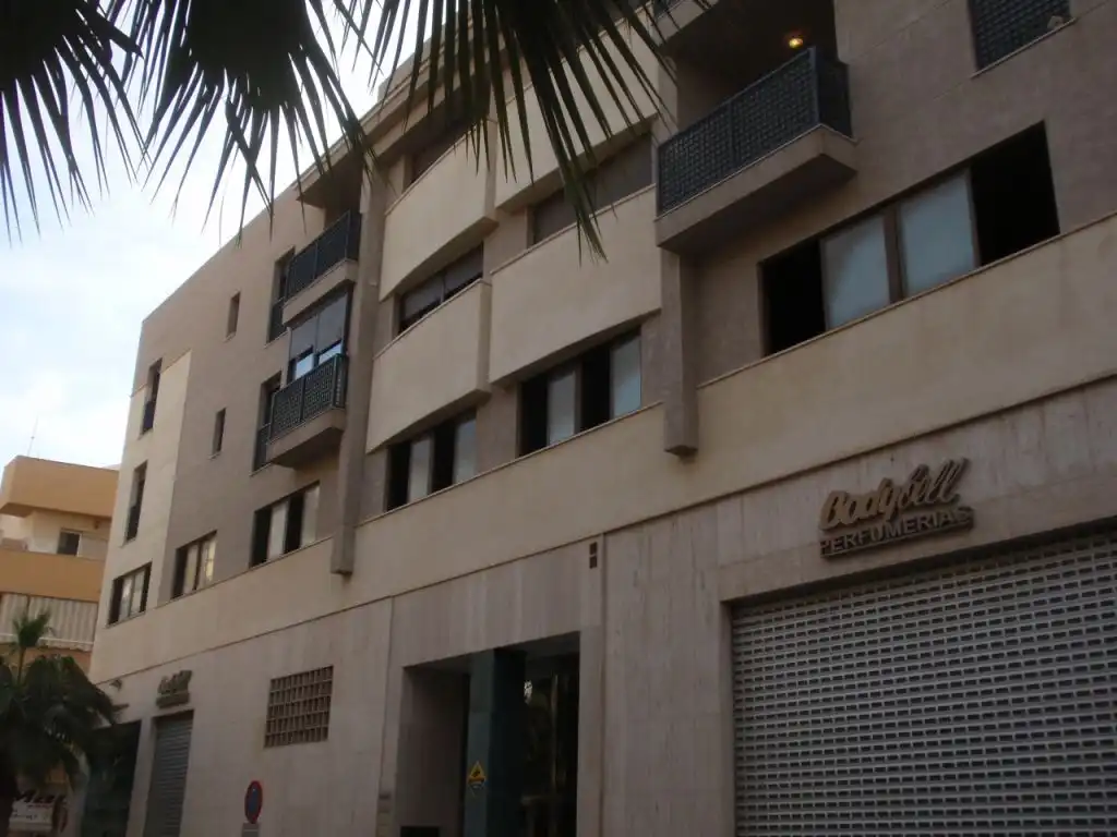 Bureau avec ascenseur à louer à El Ejido Ciudad