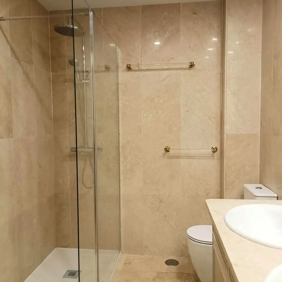 Bathroom of Flat for rent in Madrid  with Air Conditioner, Heating and Parquet flooring