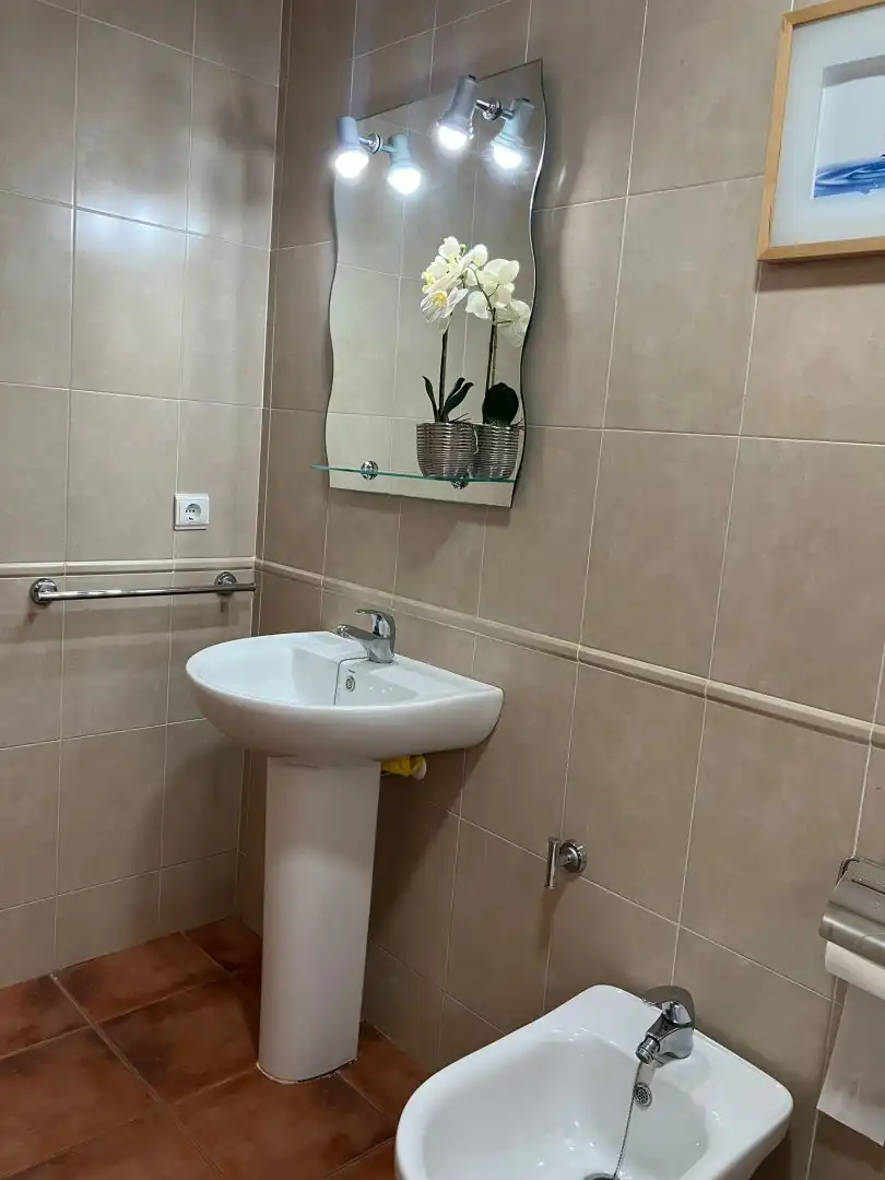 Badezimmer von Wohnung zum Verkauf in Chipiona mit Balkon