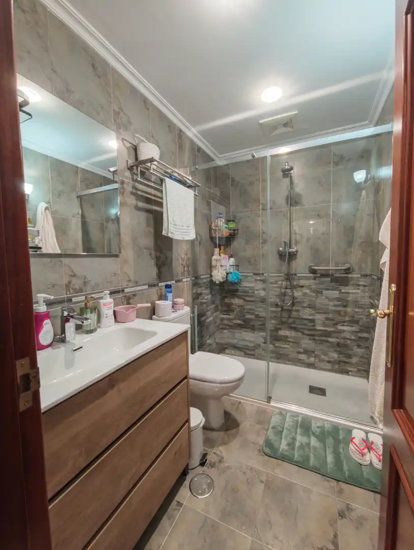 Baño de Piso en venta en Narón con Calefacción, Parquet y Trastero