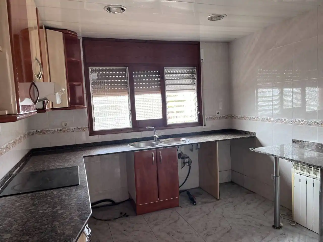 Cuina de Casa o xalet en venda en Vilanova del Vallès amb Jardí privat, Terrassa i Balcó
