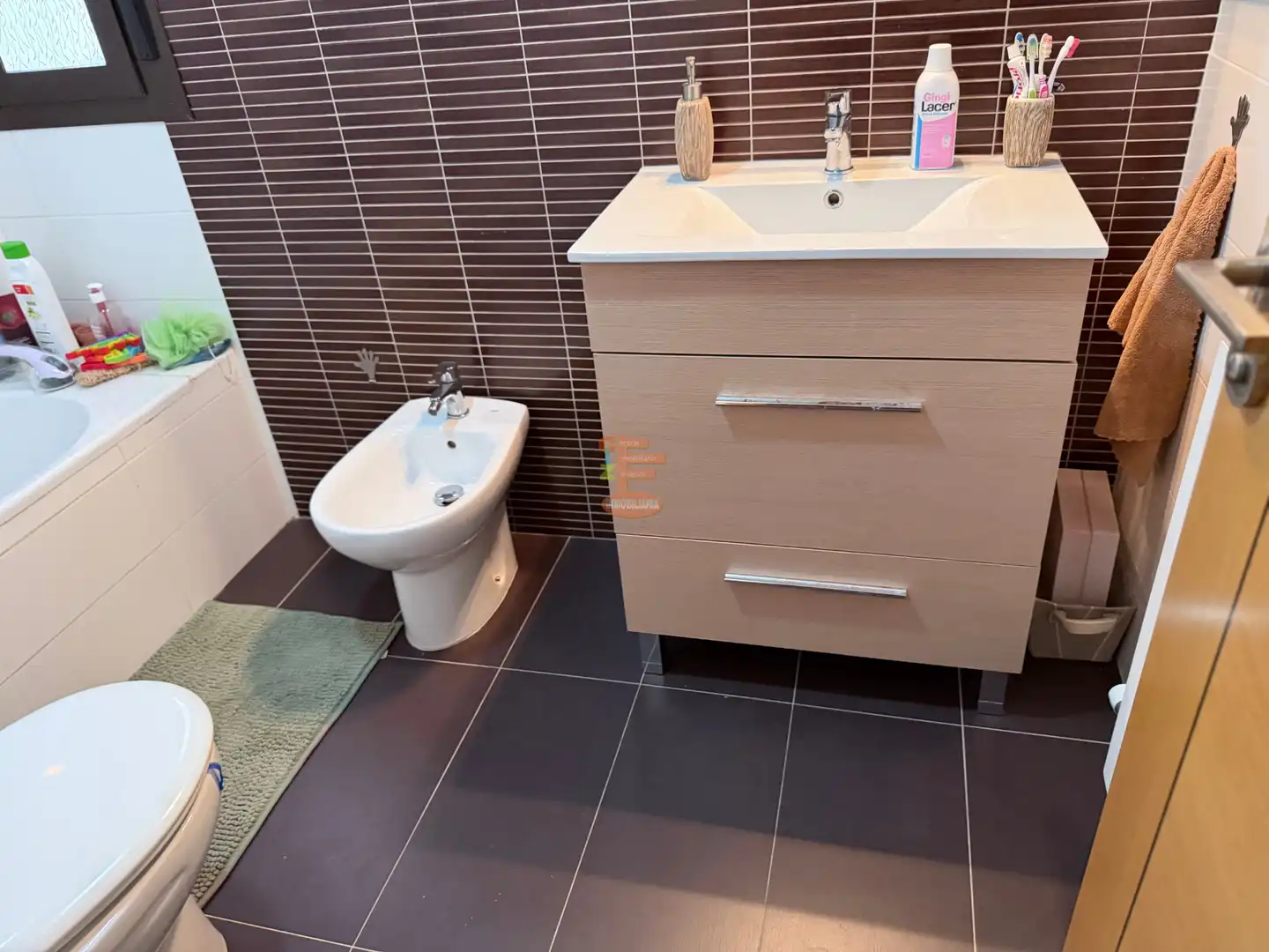 Bathroom of Houses for sale in Zaragoza  with Air Conditioner, Heating and Private garden