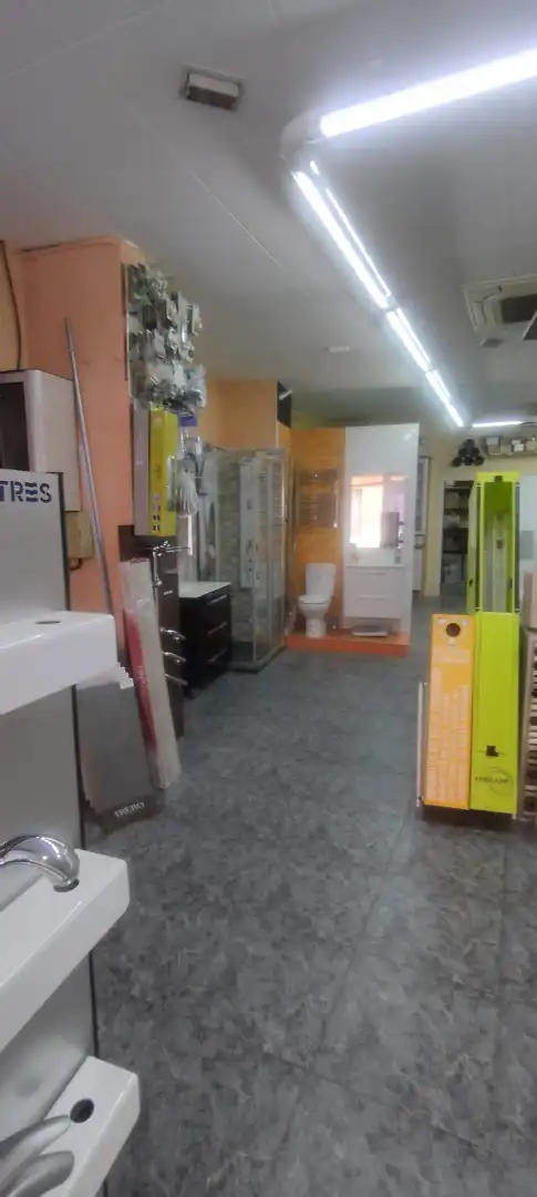 Badezimmer von Geschaftsraum zum Verkauf in Barcelona mit Alarm