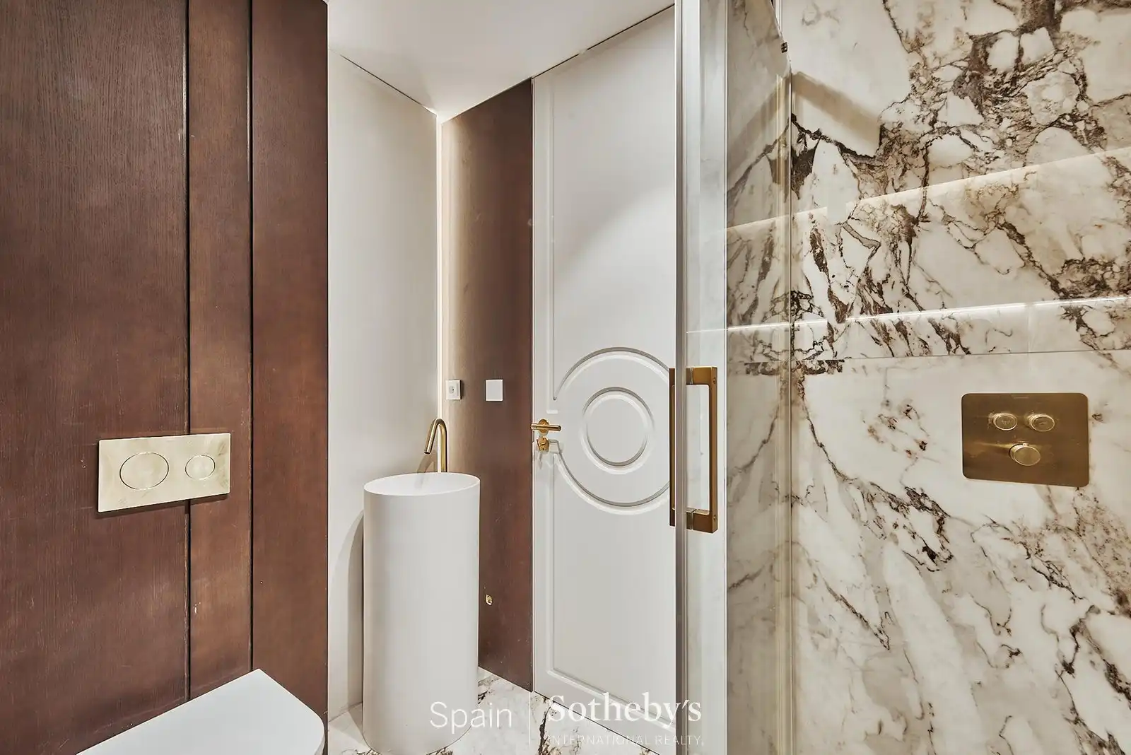 Bathroom of Apartments for sale in Madrid  with Air Conditioner, Terrace and Storage room