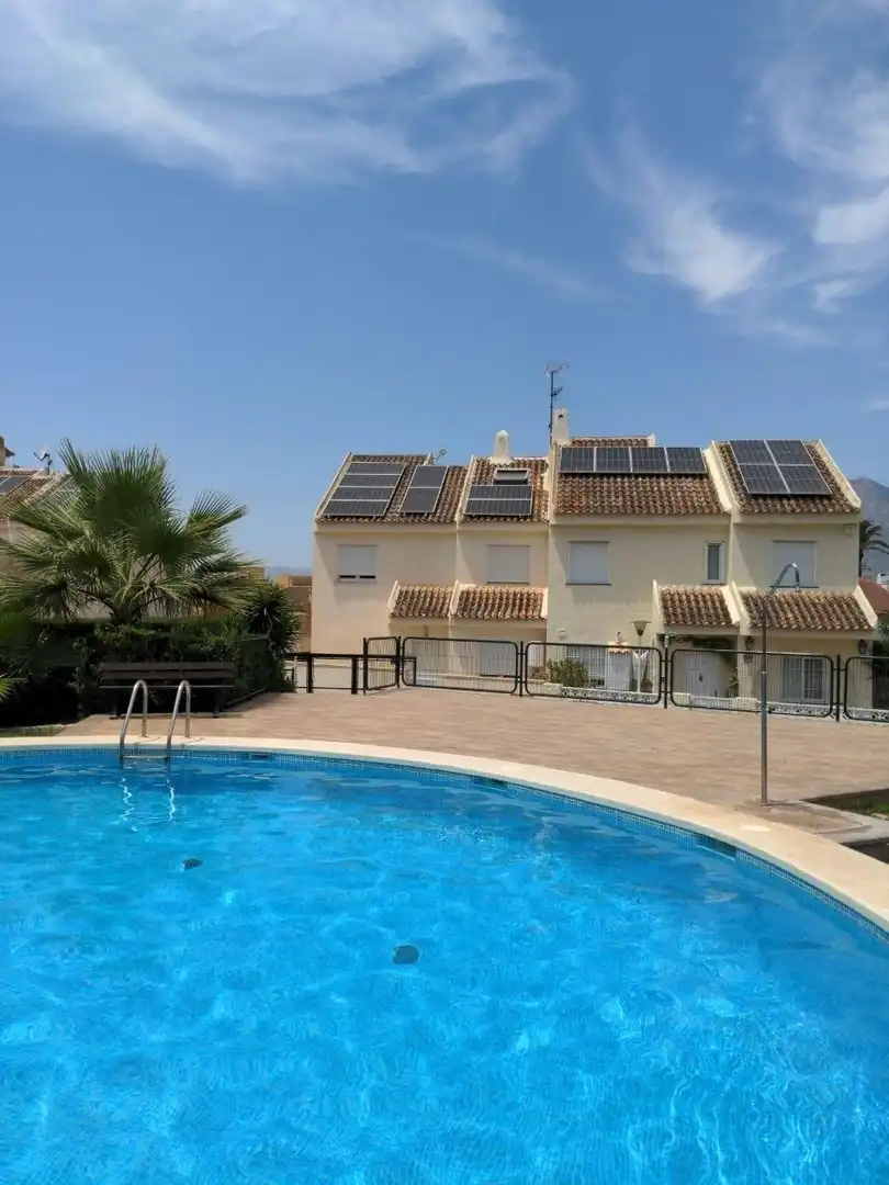 Casa aparellada amb piscina en venda a Calle NAPOLES, imagen 28