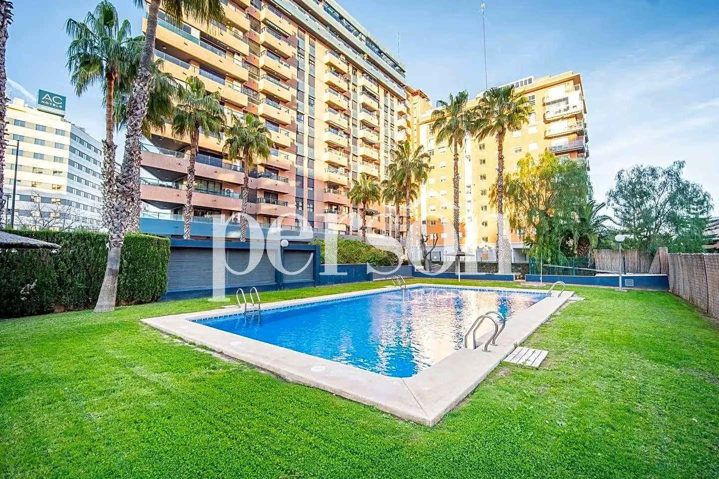 Swimming pool of Flat for rent in Valencia  with Air Conditioner, Heating and Private garden