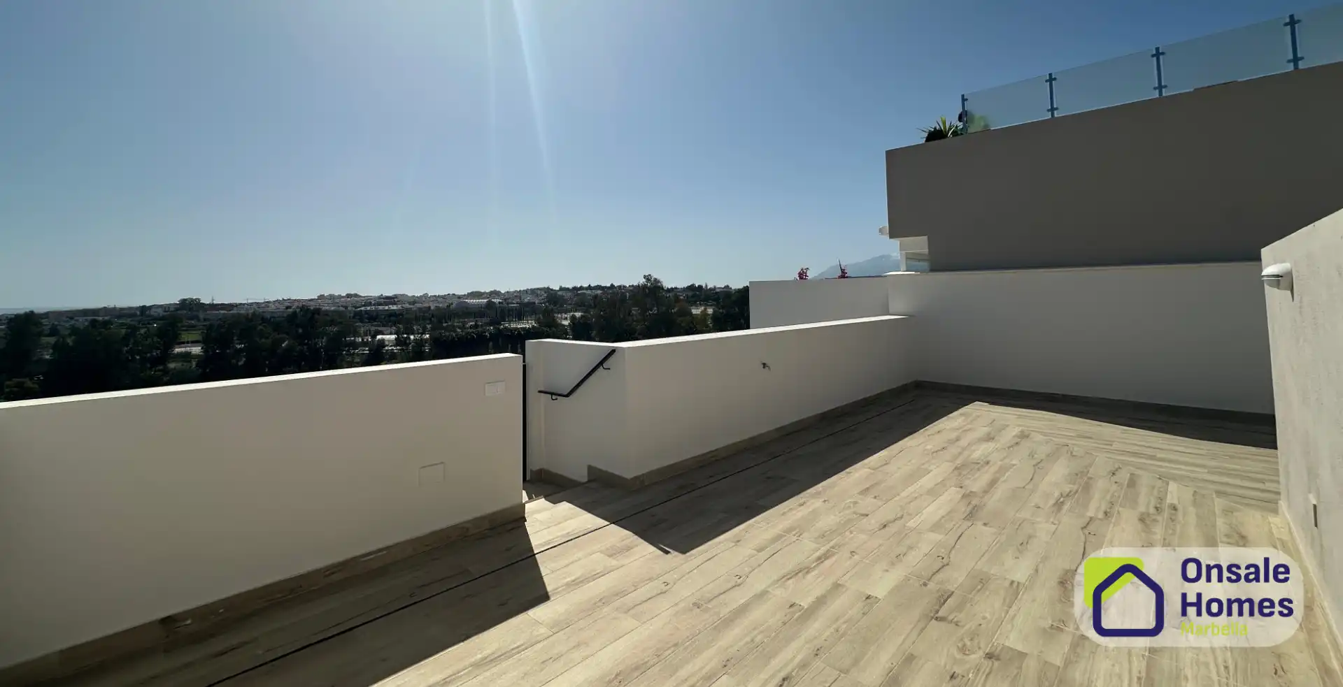 Terrasse von Dachboden zur Miete in Marbella mit Klimaanlage, Terrasse und Abstellraum