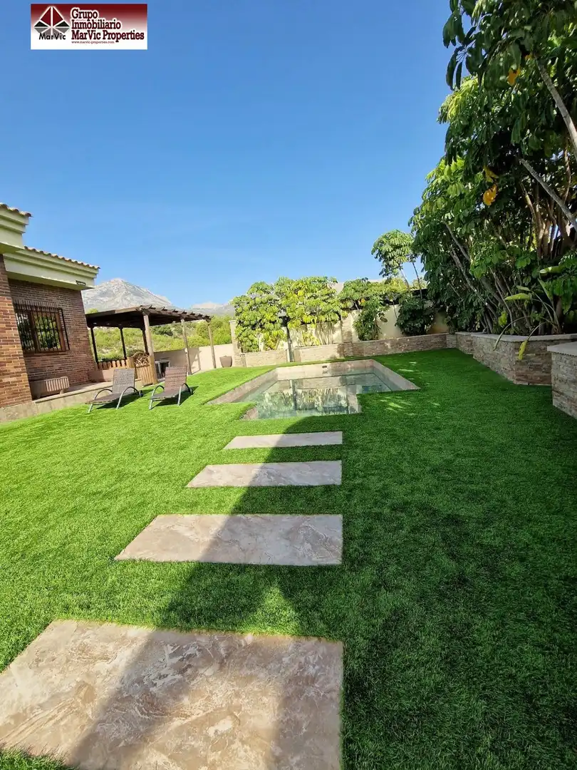 Piscina de Casa o xalet en venda en La Nucia amb Aire condicionat, Calefacció i Jardí privat